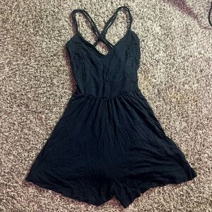 Crisscross strap black romper🖤